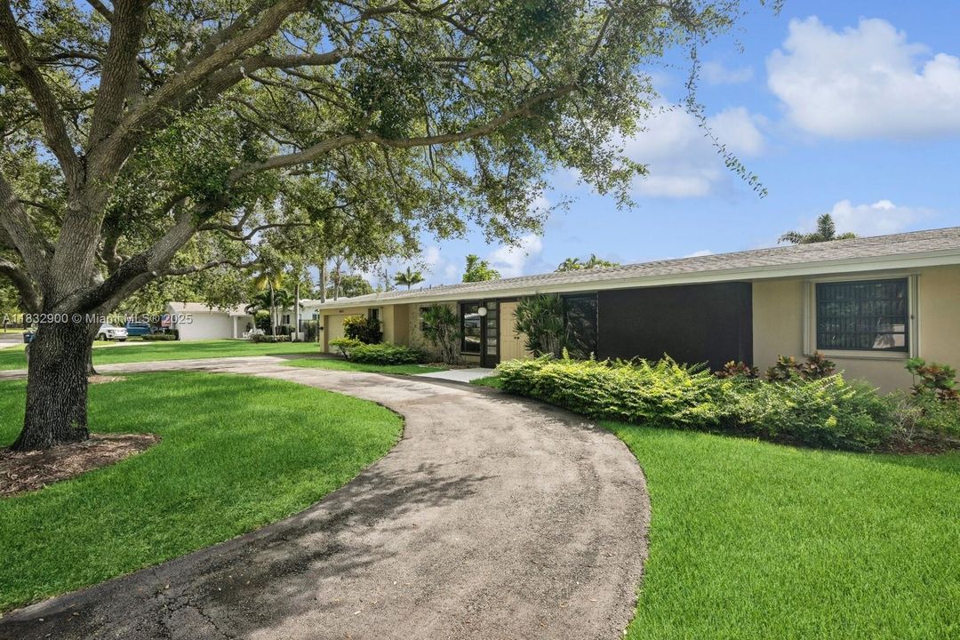 Recently Sold: $1,000,000 (3 beds, 2 baths, 1962 Square Feet)
