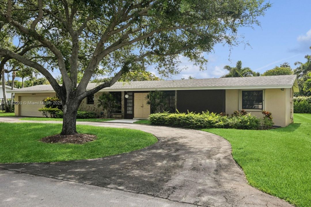 Recently Sold: $1,000,000 (3 beds, 2 baths, 1962 Square Feet)
