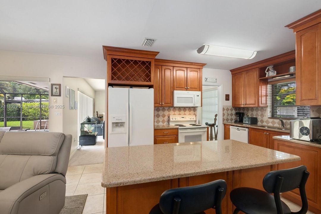 Recently Sold: $1,000,000 (3 beds, 2 baths, 1962 Square Feet)