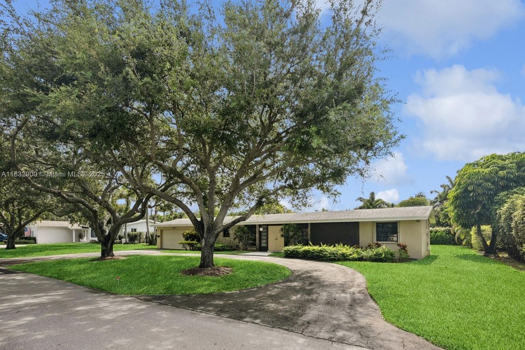 Recently Sold: $1,000,000 (3 beds, 2 baths, 1962 Square Feet)