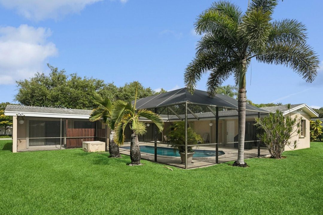 Recently Sold: $1,000,000 (3 beds, 2 baths, 1962 Square Feet)