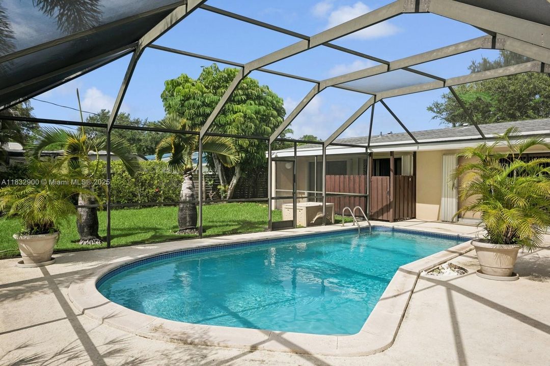 Recently Sold: $1,000,000 (3 beds, 2 baths, 1962 Square Feet)