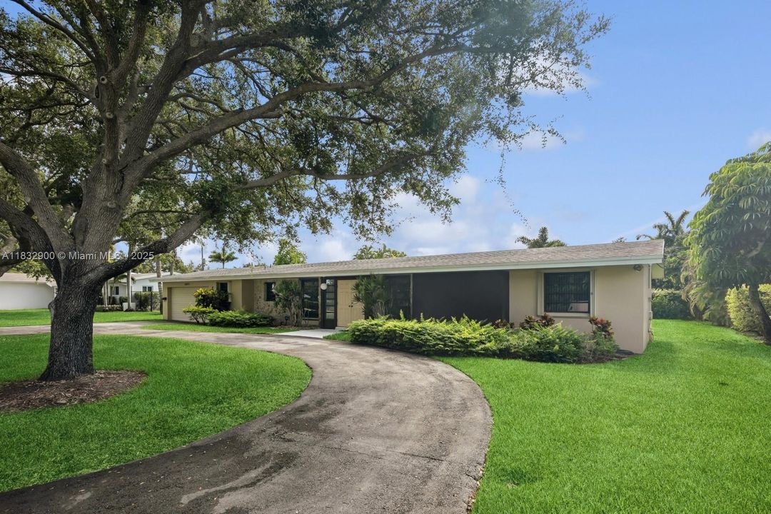 Recently Sold: $1,000,000 (3 beds, 2 baths, 1962 Square Feet)