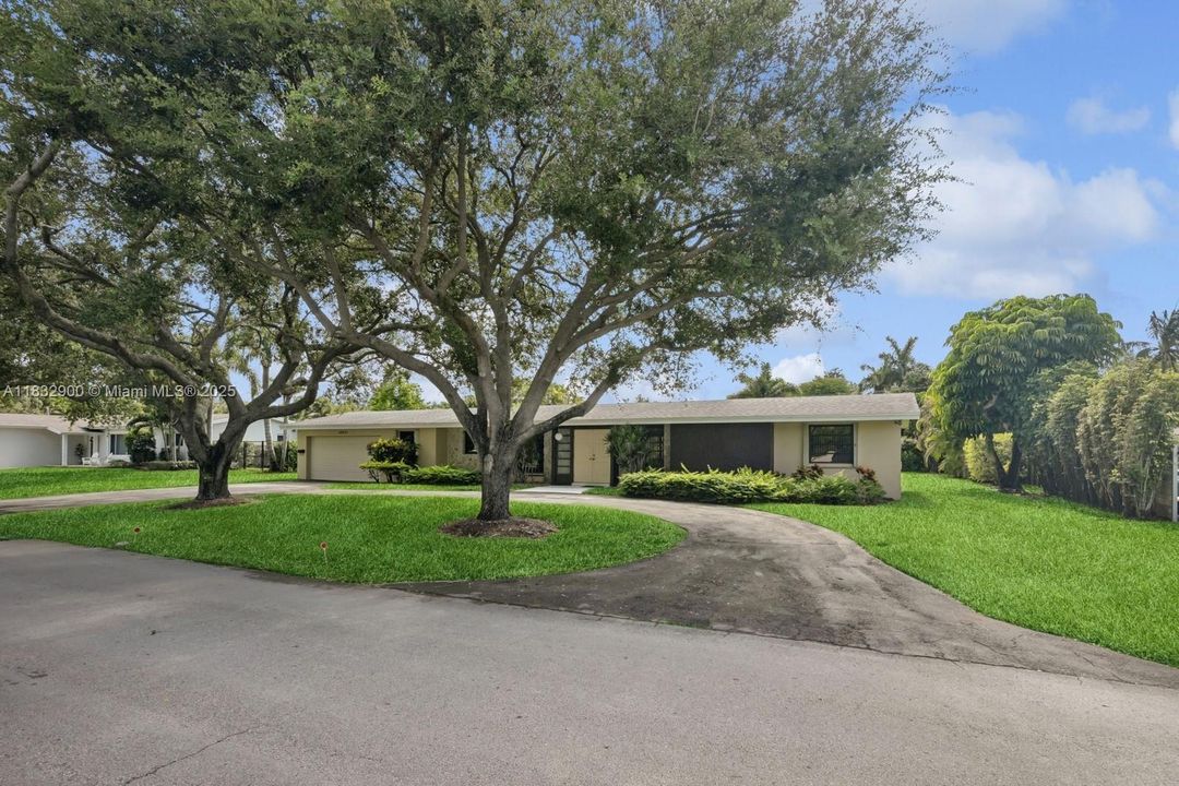 Recently Sold: $1,000,000 (3 beds, 2 baths, 1962 Square Feet)