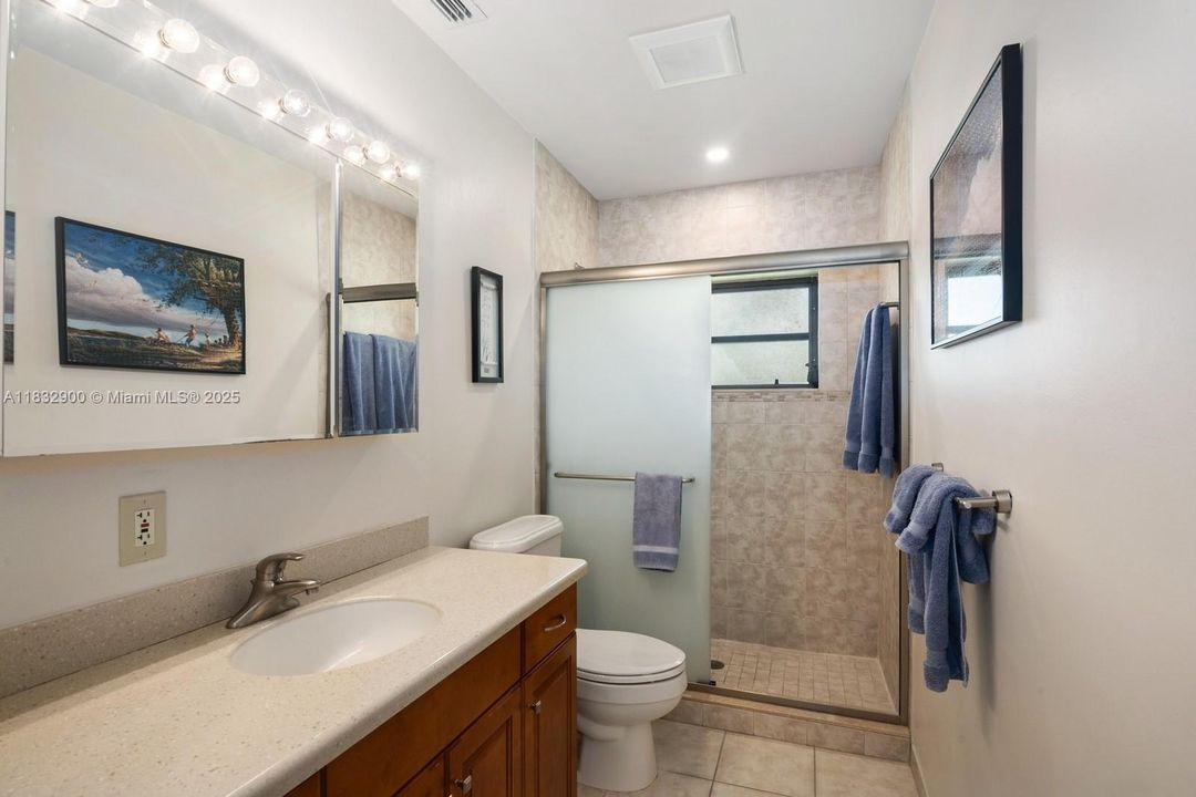 Recently Sold: $1,000,000 (3 beds, 2 baths, 1962 Square Feet)