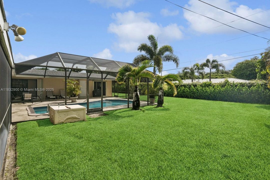 Recently Sold: $1,000,000 (3 beds, 2 baths, 1962 Square Feet)