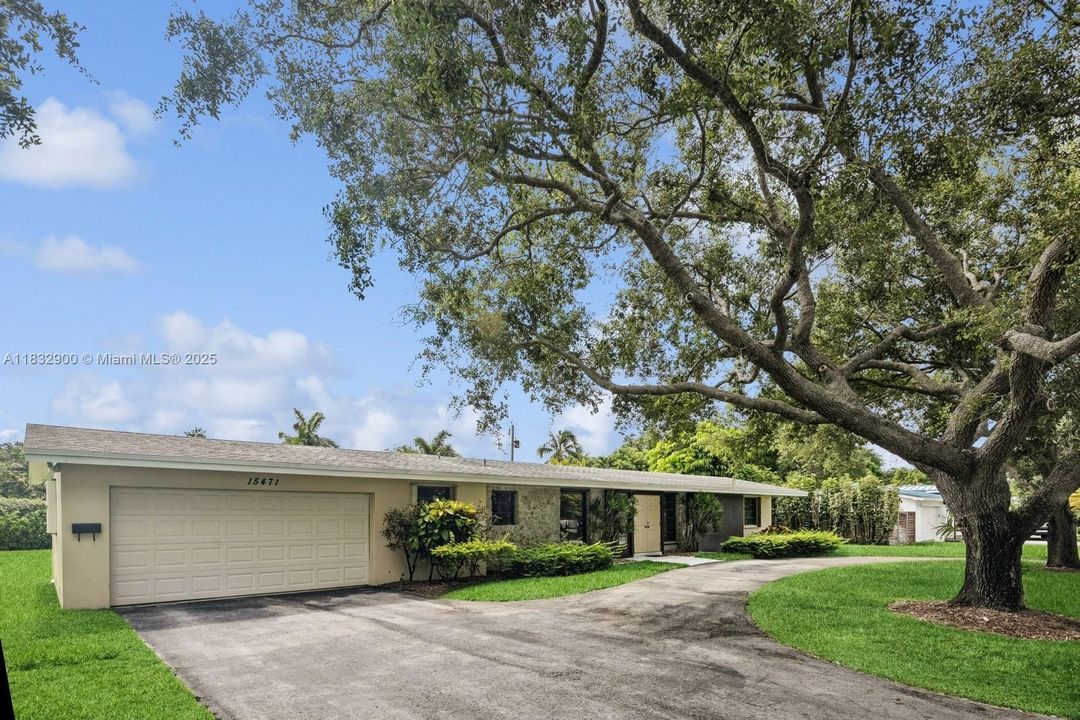 Recently Sold: $1,000,000 (3 beds, 2 baths, 1962 Square Feet)