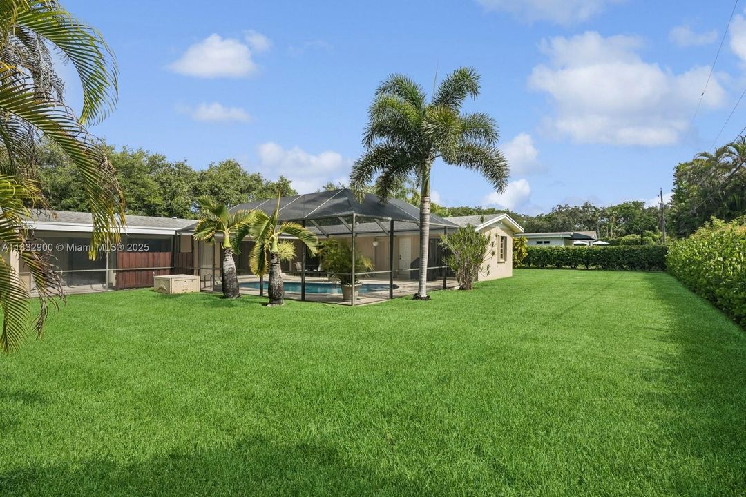 Recently Sold: $1,000,000 (3 beds, 2 baths, 1962 Square Feet)