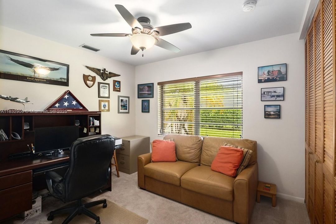 Recently Sold: $1,000,000 (3 beds, 2 baths, 1962 Square Feet)