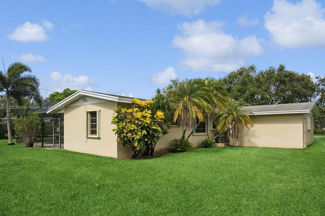 Recently Sold: $1,000,000 (3 beds, 2 baths, 1962 Square Feet)