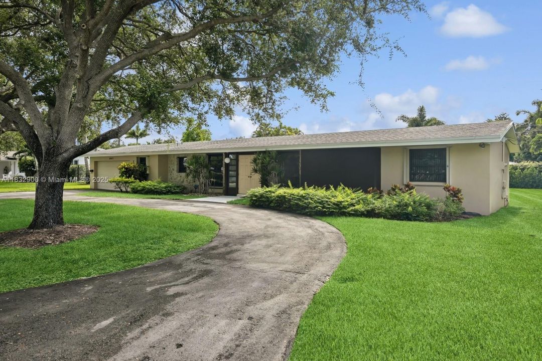 Recently Sold: $1,000,000 (3 beds, 2 baths, 1962 Square Feet)