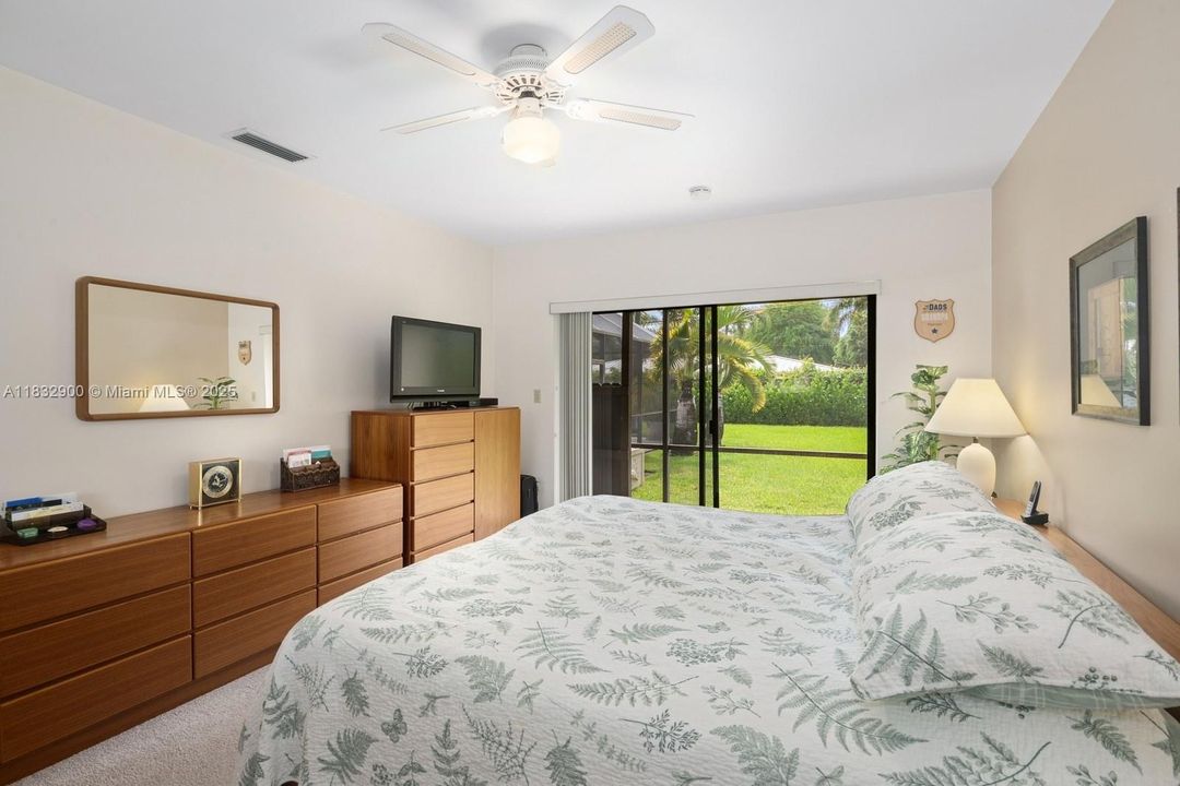 Recently Sold: $1,000,000 (3 beds, 2 baths, 1962 Square Feet)