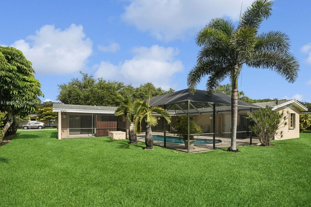 Recently Sold: $1,000,000 (3 beds, 2 baths, 1962 Square Feet)
