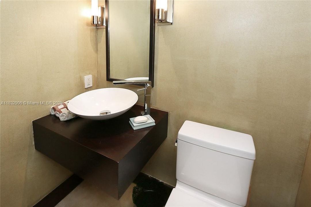 Active With Contract: $18,000 (2 beds, 2 baths, 1591 Square Feet)