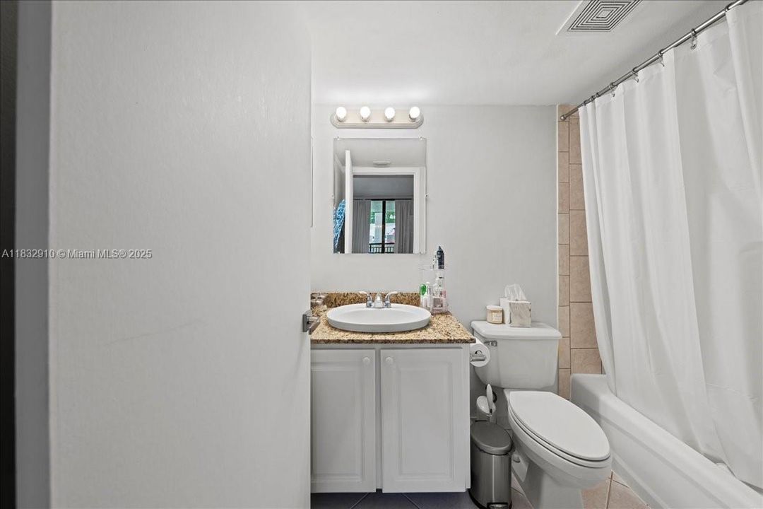 待售: $329,900 (1 贝兹, 1 浴室, 700 平方英尺)