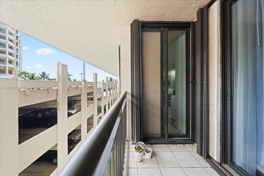 待售: $329,900 (1 贝兹, 1 浴室, 700 平方英尺)