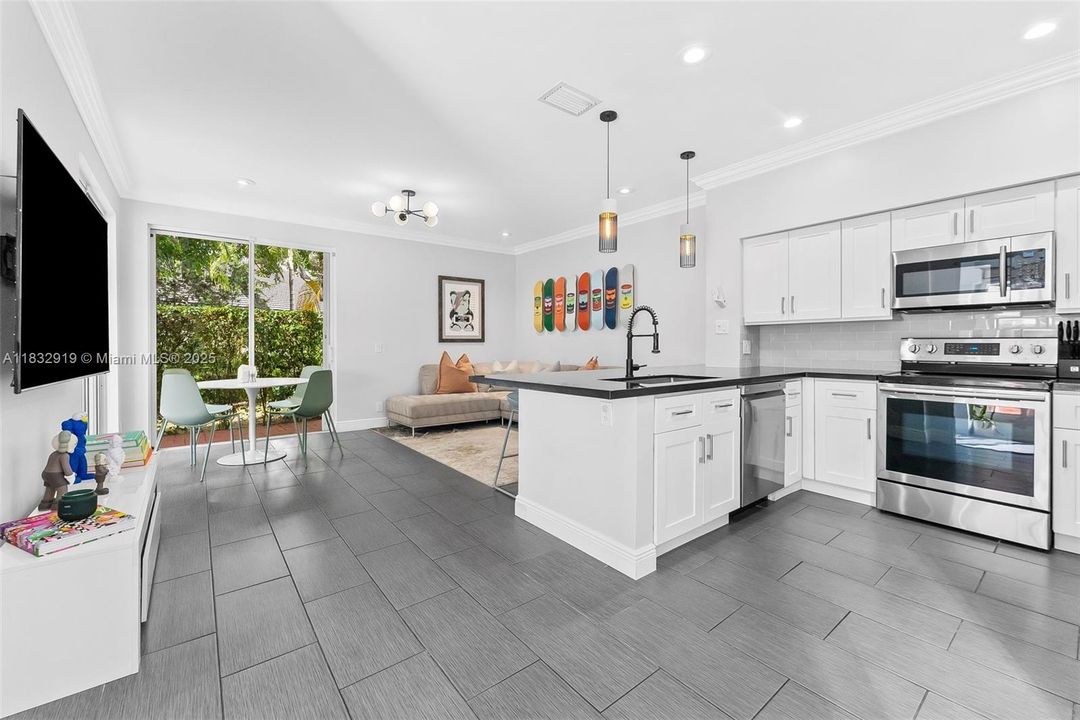 Vendido Recientemente: $799,000 (4 camas, 2 baños, 2264 Pies cuadrados)