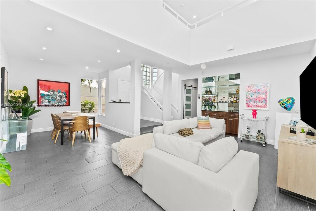 Vendido Recientemente: $799,000 (4 camas, 2 baños, 2264 Pies cuadrados)