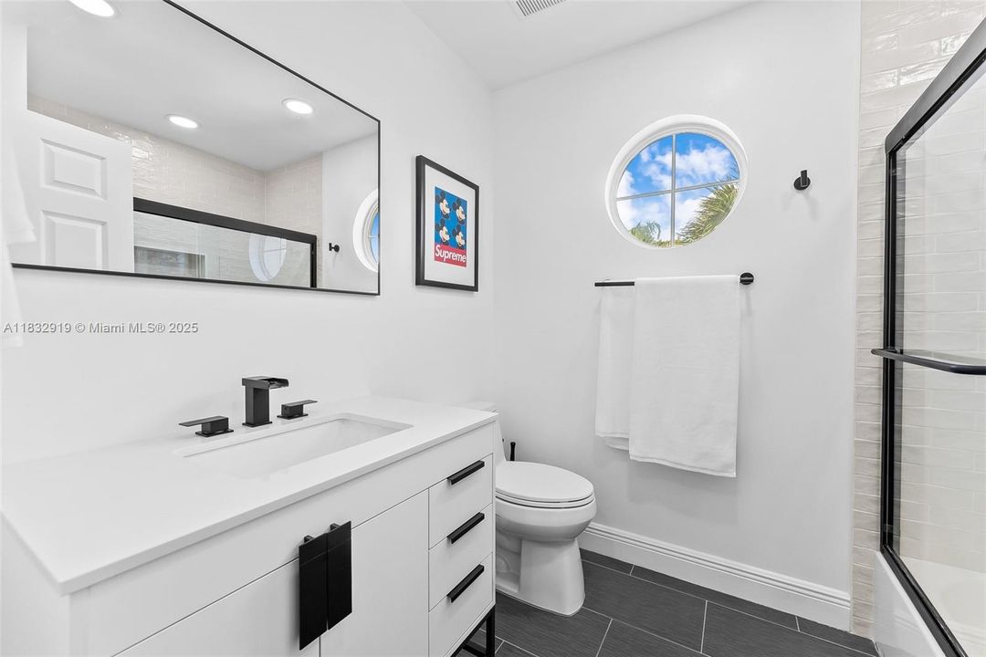 Vendido Recientemente: $799,000 (4 camas, 2 baños, 2264 Pies cuadrados)