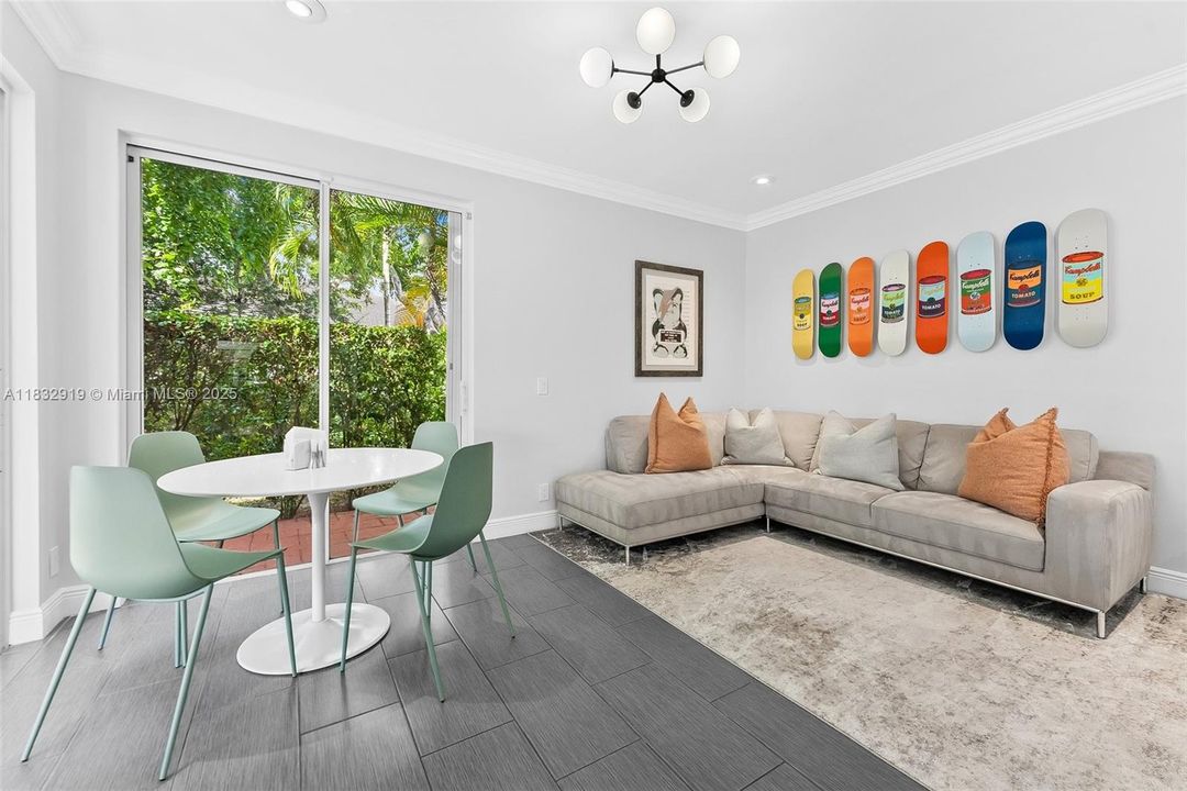 Vendido Recientemente: $799,000 (4 camas, 2 baños, 2264 Pies cuadrados)