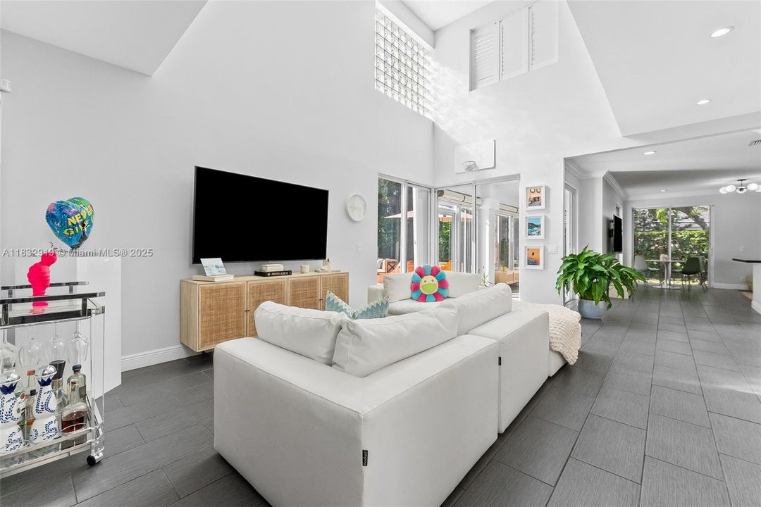 Vendido Recientemente: $799,000 (4 camas, 2 baños, 2264 Pies cuadrados)