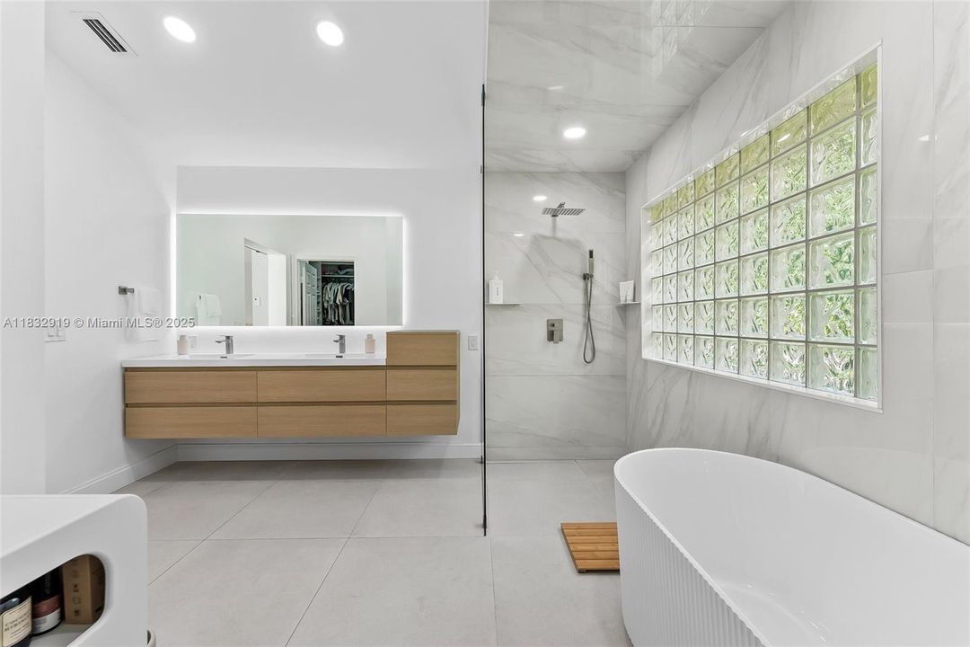 Vendido Recientemente: $799,000 (4 camas, 2 baños, 2264 Pies cuadrados)