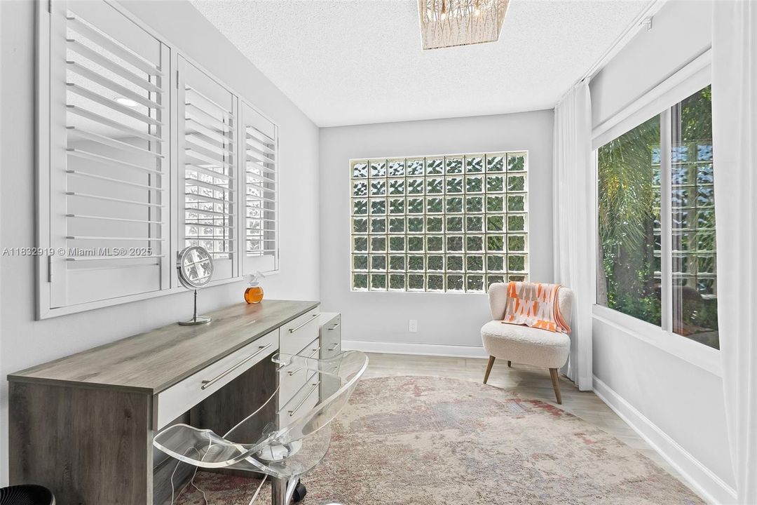 Vendido Recientemente: $799,000 (4 camas, 2 baños, 2264 Pies cuadrados)