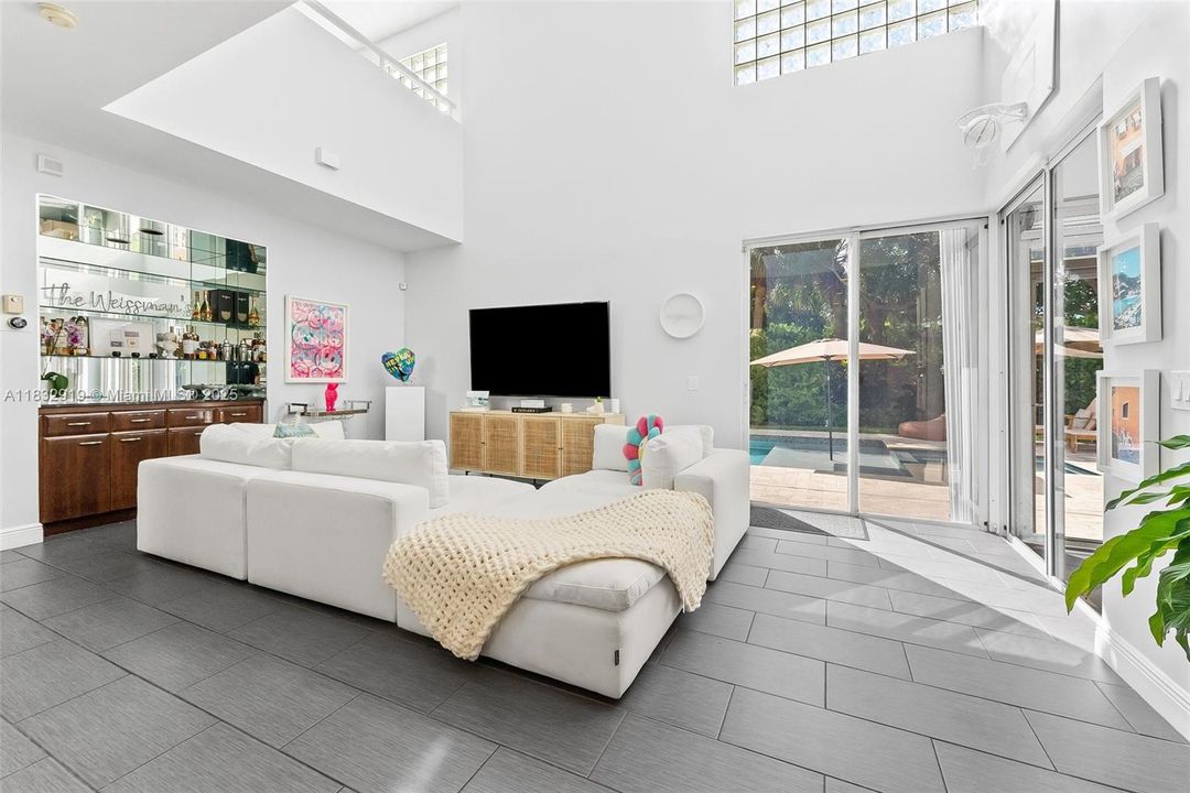 Vendido Recientemente: $799,000 (4 camas, 2 baños, 2264 Pies cuadrados)