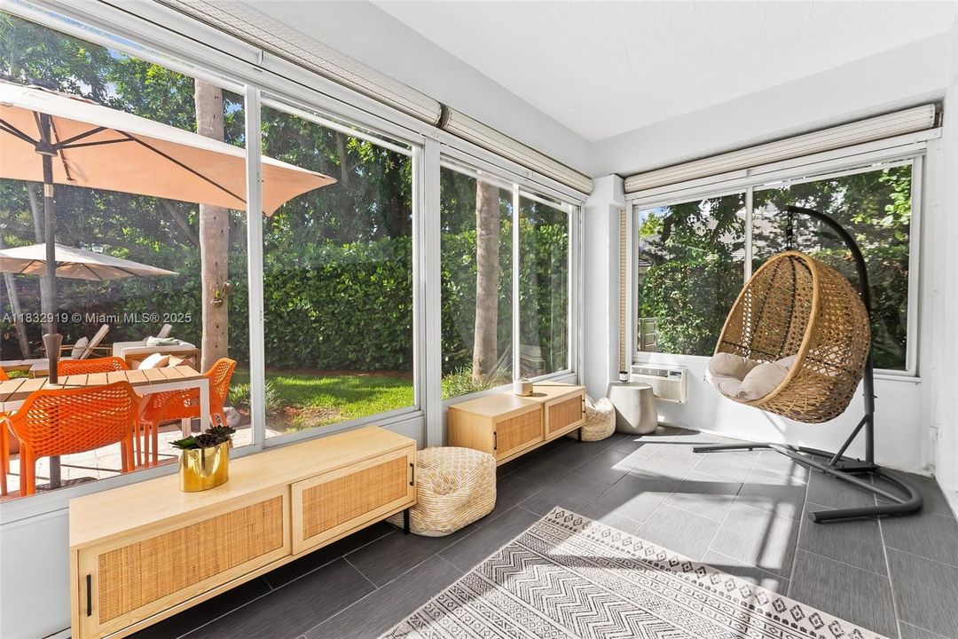 Vendido Recientemente: $799,000 (4 camas, 2 baños, 2264 Pies cuadrados)