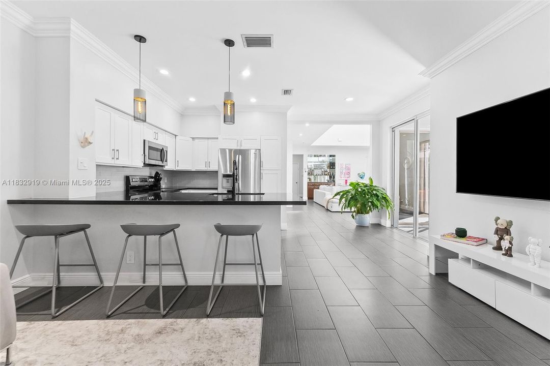 Vendido Recientemente: $799,000 (4 camas, 2 baños, 2264 Pies cuadrados)