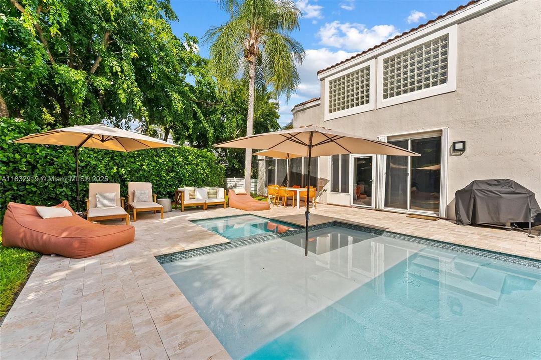 Vendido Recientemente: $799,000 (4 camas, 2 baños, 2264 Pies cuadrados)