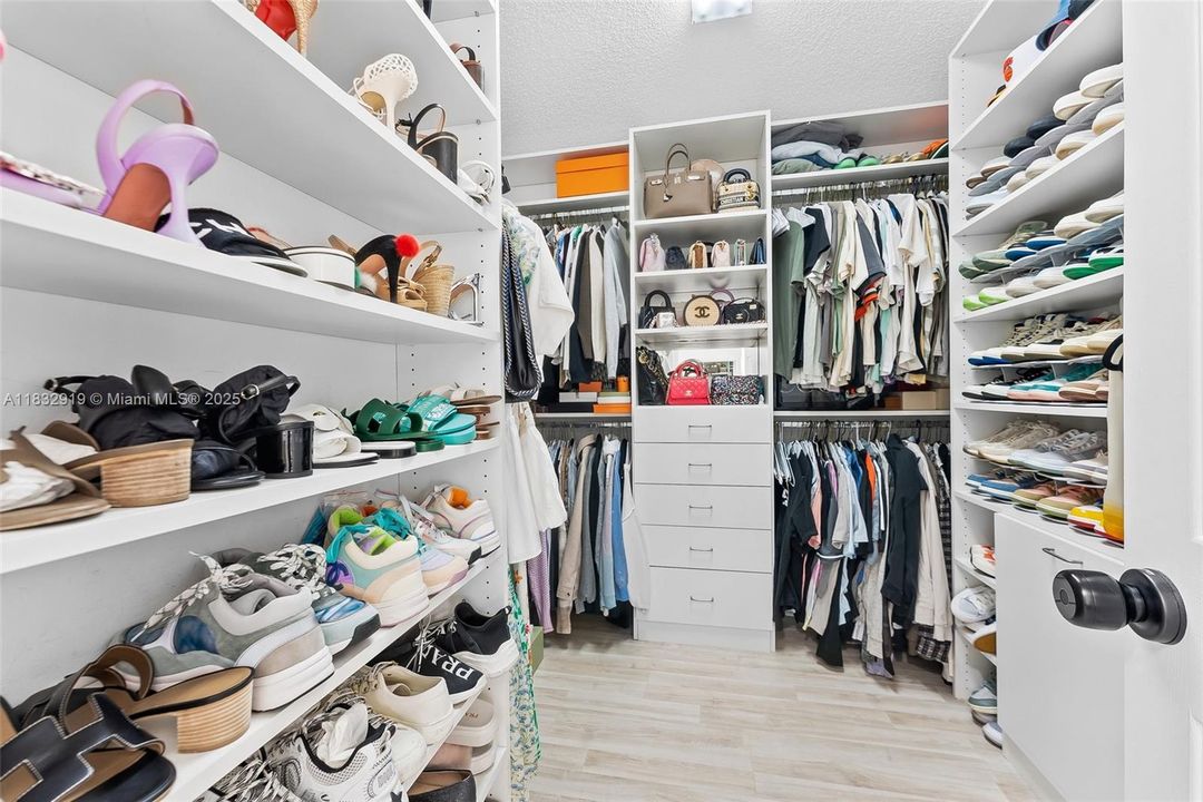 Vendido Recientemente: $799,000 (4 camas, 2 baños, 2264 Pies cuadrados)