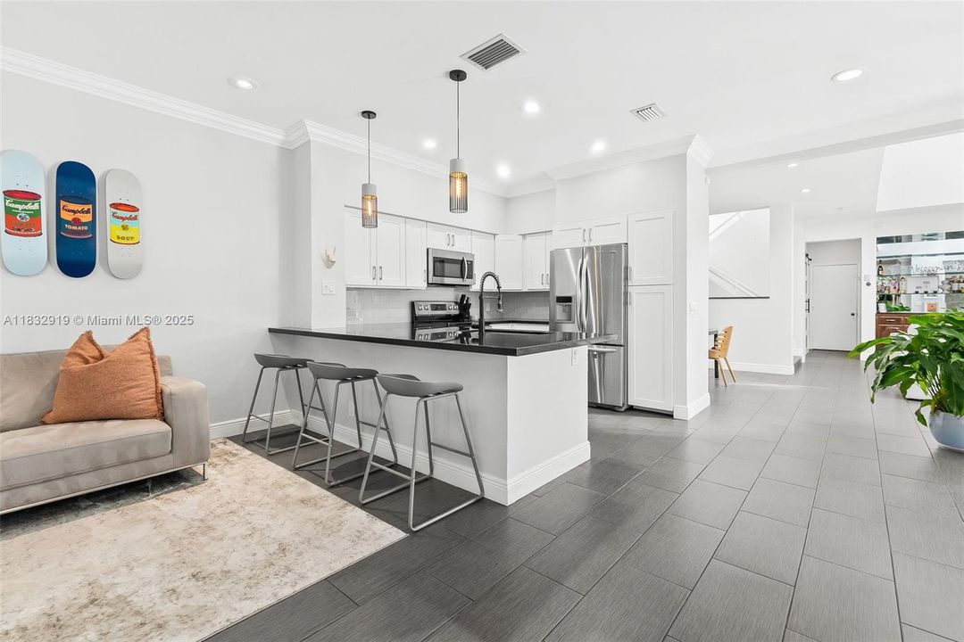 Vendido Recientemente: $799,000 (4 camas, 2 baños, 2264 Pies cuadrados)