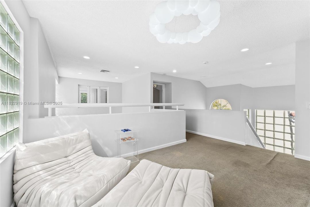 Vendido Recientemente: $799,000 (4 camas, 2 baños, 2264 Pies cuadrados)