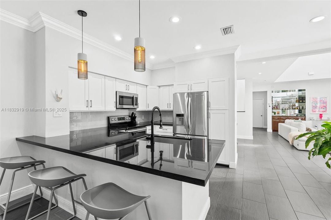 Vendido Recientemente: $799,000 (4 camas, 2 baños, 2264 Pies cuadrados)