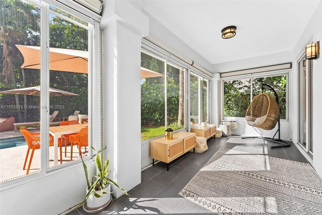 Vendido Recientemente: $799,000 (4 camas, 2 baños, 2264 Pies cuadrados)