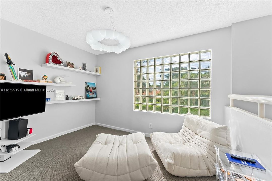 Vendido Recientemente: $799,000 (4 camas, 2 baños, 2264 Pies cuadrados)