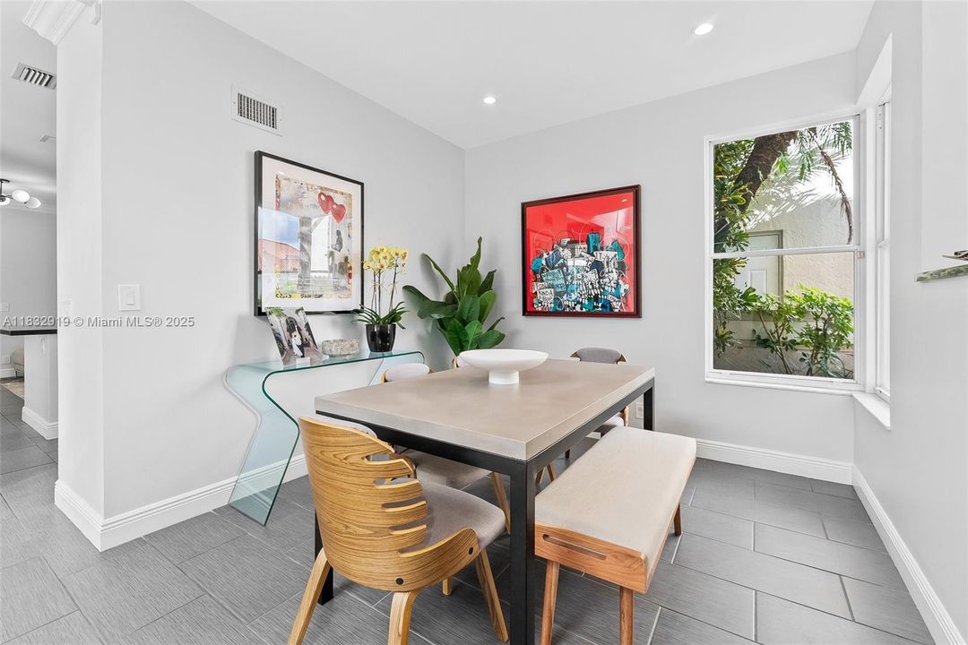 Vendido Recientemente: $799,000 (4 camas, 2 baños, 2264 Pies cuadrados)