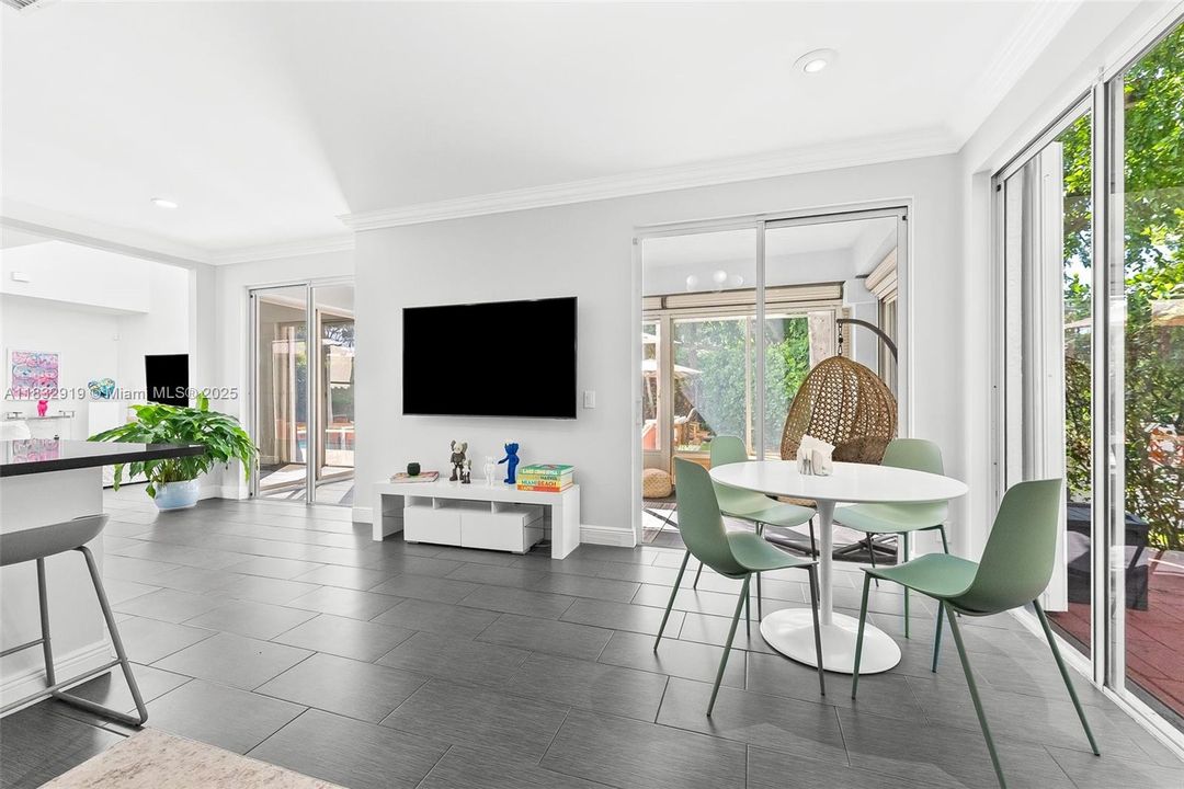 Vendido Recientemente: $799,000 (4 camas, 2 baños, 2264 Pies cuadrados)