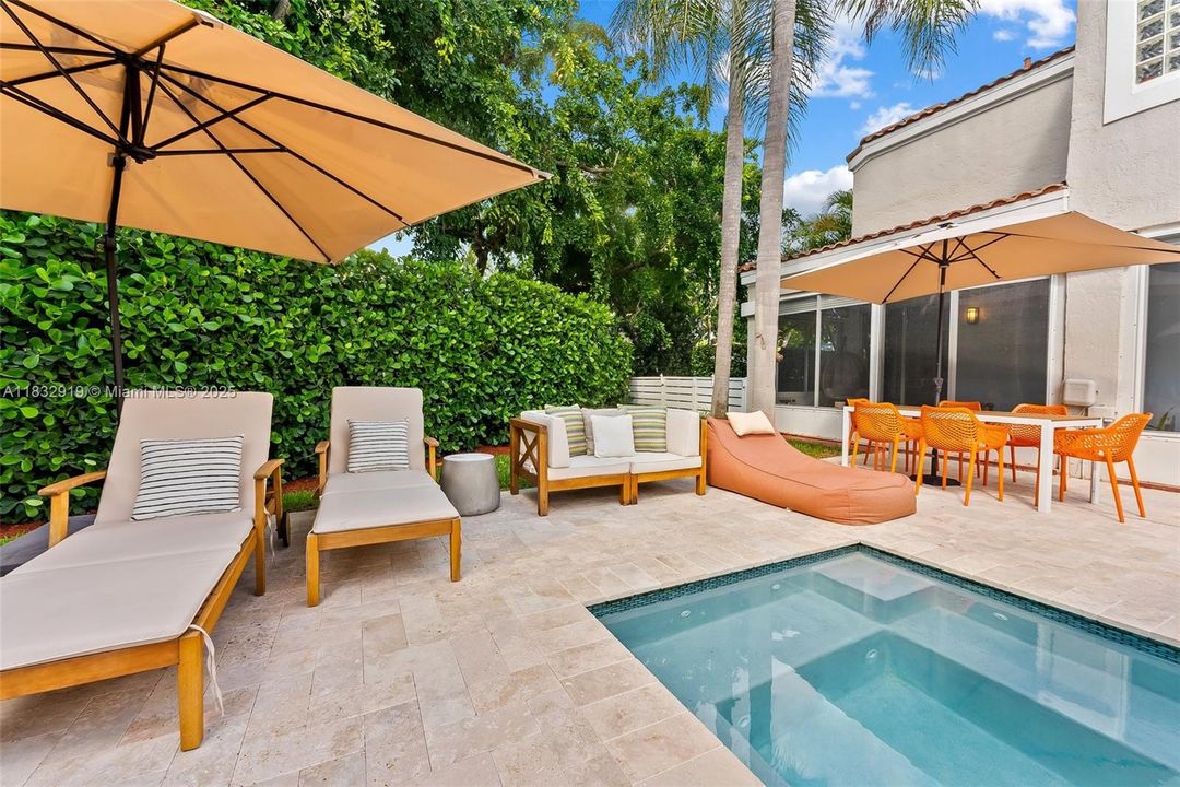 Vendido Recientemente: $799,000 (4 camas, 2 baños, 2264 Pies cuadrados)