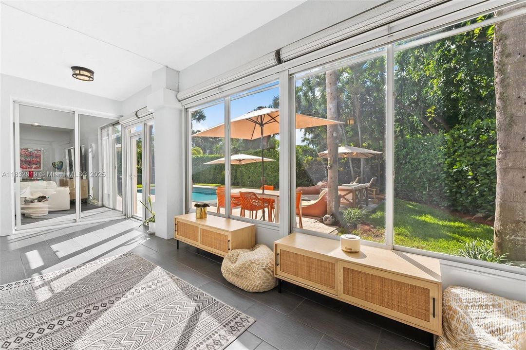 Vendido Recientemente: $799,000 (4 camas, 2 baños, 2264 Pies cuadrados)