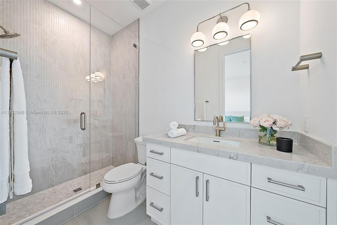 Guest Bath - Upstairs