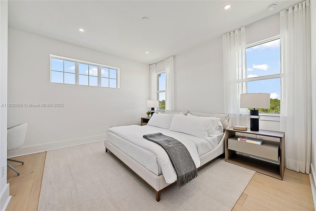 Guest Bedroom - Upstairs