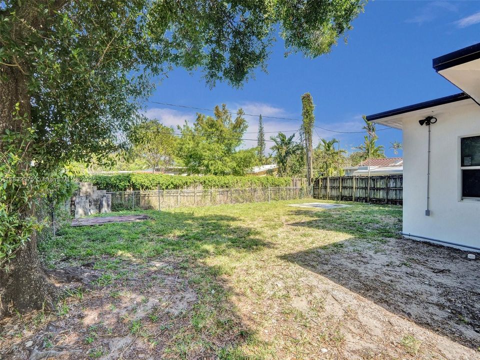 最近售出: $375,000 (3 贝兹, 2 浴室, 1178 平方英尺)