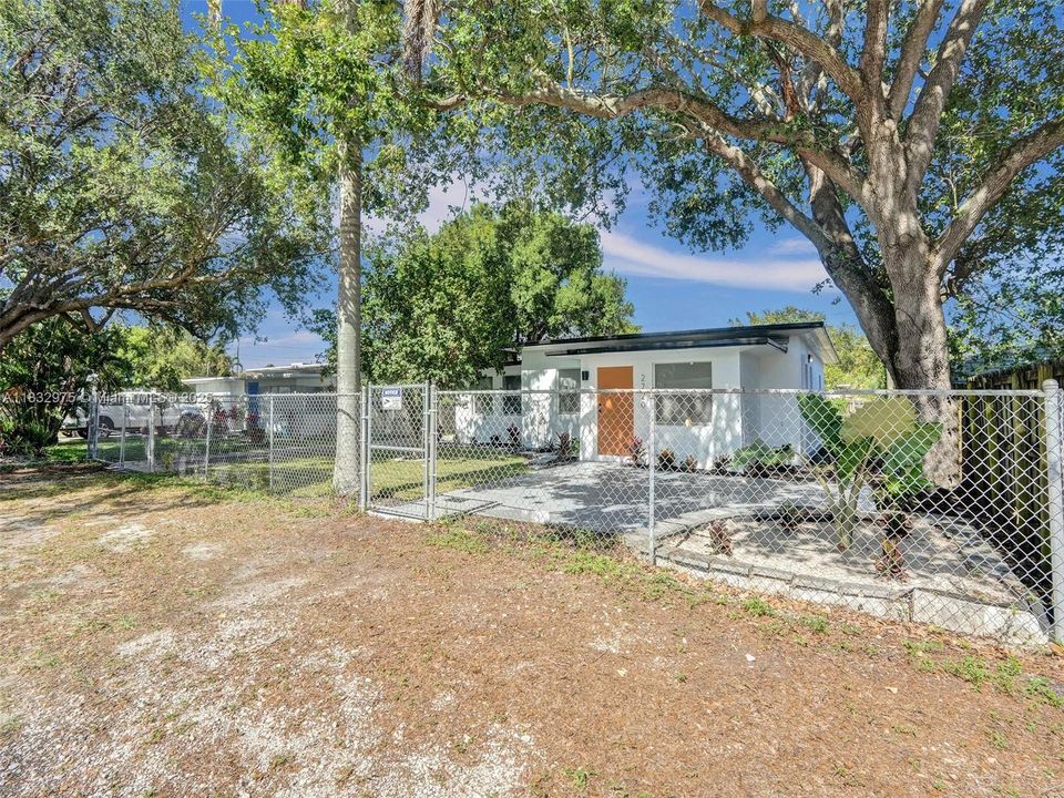 最近售出: $375,000 (3 贝兹, 2 浴室, 1178 平方英尺)