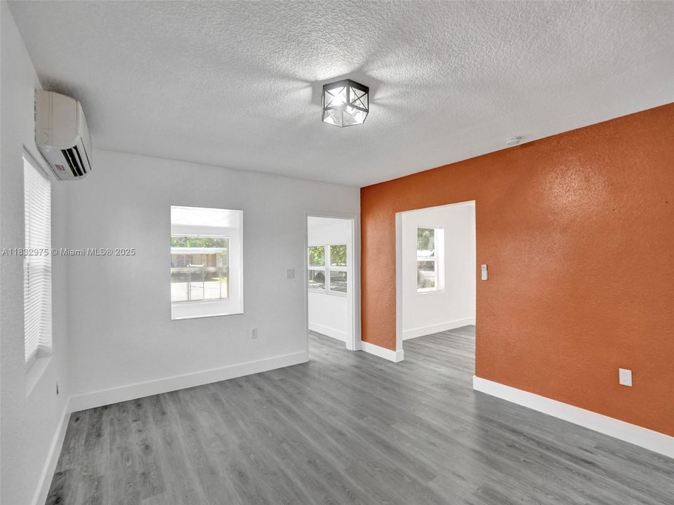 最近售出: $375,000 (3 贝兹, 2 浴室, 1178 平方英尺)