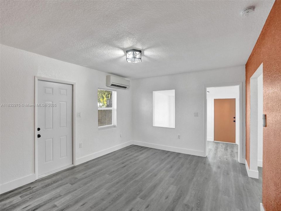 最近售出: $375,000 (3 贝兹, 2 浴室, 1178 平方英尺)