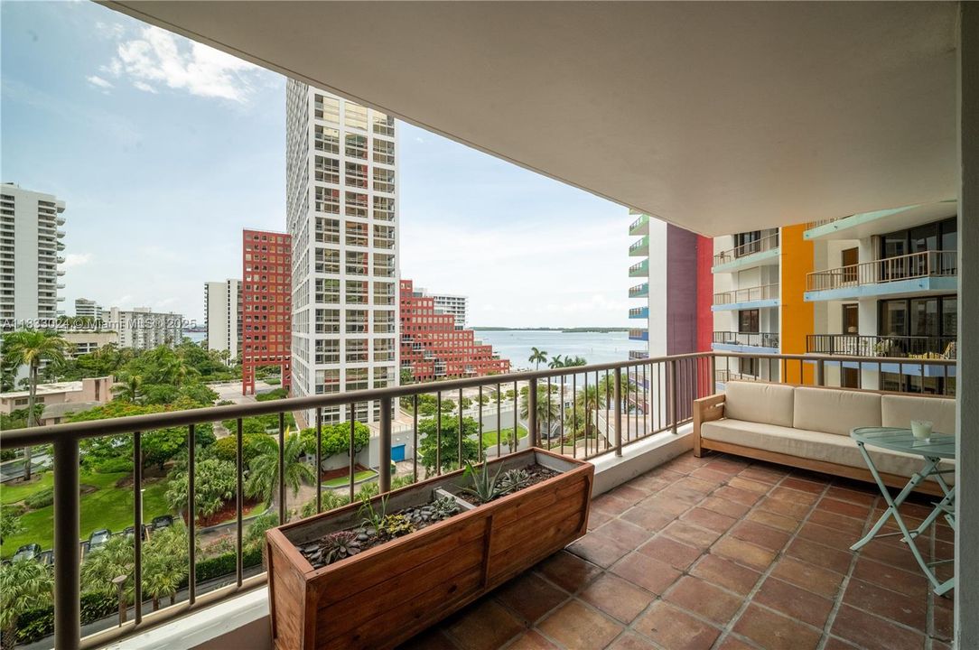 For Sale: $455,000 (0 beds, 1 baths, 717 Square Feet)