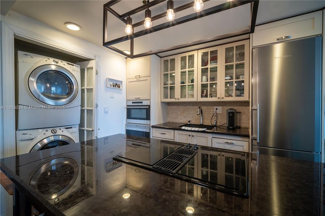 For Sale: $455,000 (0 beds, 1 baths, 717 Square Feet)