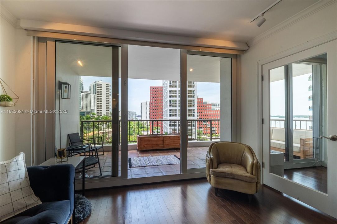 For Sale: $455,000 (0 beds, 1 baths, 717 Square Feet)